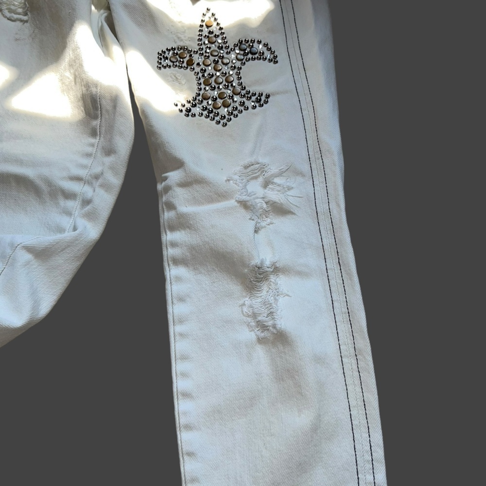 Carmar LF Low Rise White Jeans – Studded Fleur de Lis – Size 27 - Picture 4 of 8